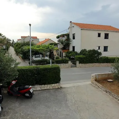 Mut - 250 M From Beach 아파트 *
